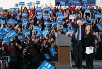  ?? — AP ?? Democratic presidenti­al hopeful Senator Bernie Sanders and his wife Jane wave to the crowd after speaking at a primary night watch party in Concord, New Hampshire, on Tuesday.