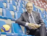  ?? LEGA VOLLEY ?? Tre foto di Massimo Righi, 58 anni, neo presidente della Lega Volley. A sinistra è con Juantorena a destra con Fefè De Giorgi