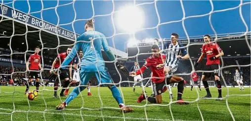  ??  ?? The one that got away: West Bromwich Albion’s Gareth Barry (second, right) scoring past Manchester United’s David De Gea in their English Premier League match at the Hawthorns yesterday. — Reuters