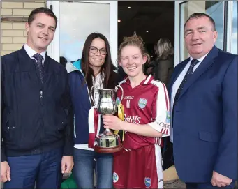  ??  ?? Anton and Yvonne Treacy (sponsors) with St. Martin’s captain Linda Bolger and Donnacha Kerins (Co. Chairman) after Saturday’s final in Bellefield.