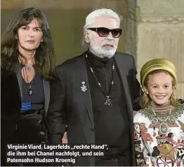  ??  ?? Virginie Viard, Lagerfelds „rechte Hand“, die ihm bei Chanel nachfolgt, und sein Patensohn Hudson Kroenig