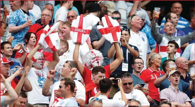  ??  ?? England fans optimistic the Three Lions could win in Russia