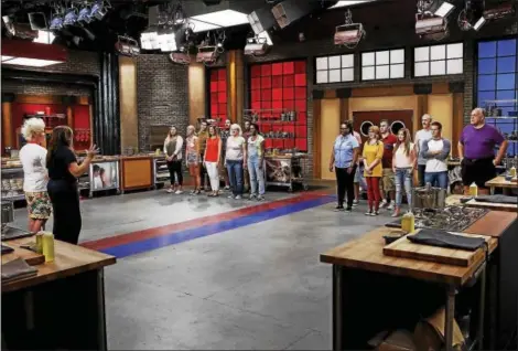  ?? COURTESY OF THE FOOD NETWORK ?? Mentors Anne Burrell and Rachael Ray greet the recruits for the first time, as seen on Food Network’s “Worst Cooks in America,” Season 10.