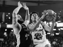  ?? JULIE JOCSAK
TORSTAR FILE PHOTO ?? Niagara’s Trae Bell-Haynes, right, is averaging 14.5 points per game four games into the Canadian Elite Basketball League regular season.