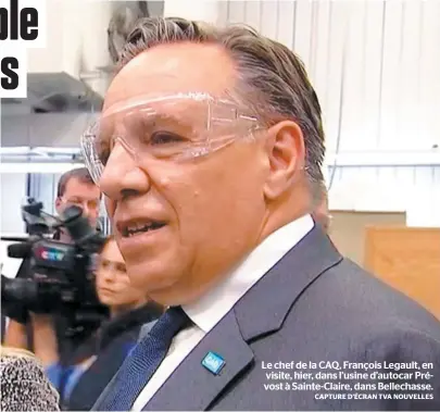  ?? CAPTURE D’ÉCRAN TVA NOUVELLES ?? Le chef de la CAQ, François Legault, en visite, hier, dans l’usine d’autocar Prévost à Sainte-claire, dans Bellechass­e.