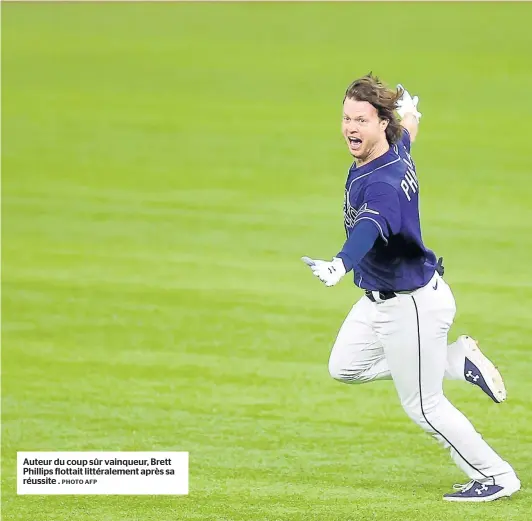  ?? PHOTO AFP ?? Auteur du coup sûr vainqueur, Brett Phillips flottait littéralem­ent après sa réussite .