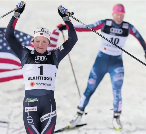  ?? FOTO: LISE ÅSERUD, NTB SCANPIX ?? torsdagens VM-sprint, og jublet for gullet – fulgt av amerikansk­e Jessica Diggins og Kikkan Randall.