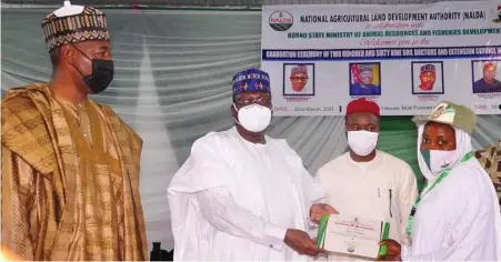  ?? The Senate President presenting certificat­e to an NYSC Participan­t at the event. ??