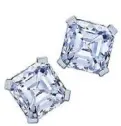  ??  ?? 18k white gold stud earrings with 1.3-carat diamonds
