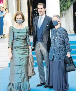  ?? ?? 2. La reina Sofia amb la seva germana, la princesa Irene, i el seu nebot Pau de Grècia