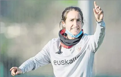  ?? FOTO: ATHLETIC ?? ¡Atención!
Iraia Iturregi trabaja la confianza de sus jugadoras para que sean consciente­s del buen nivel que tienen