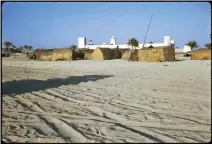  ??  ?? Below, the Ruler’s Palace, Qasr Al Hosn in 1963, with barasti homes in the foreground