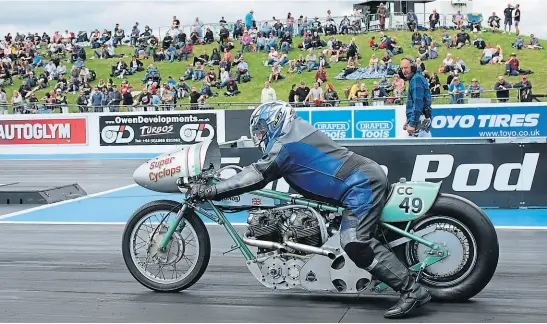  ?? ?? When Mick Butler struck out on his own from the legendary Team Pegasus, one of his first builds was the double Norton-engined Super Cyclops 1980s, Super Cyclops was subsequent­ly recommissi­oned and, since 2014, has been owned and ridden by Colin Fallows.
which debuted here at Santa Pod in 1973. Retired in the