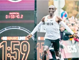  ?? Foto @EliudKipch­oge ?? El keniano Eliud Kipchoge, poseedor del récord del mundo (2:01.09) y doble campeón olímpico de maratón, correrá por primera vez Boston, el 17 de abril de 2023, anunció su equipo. Leyenda del atletismo, de 38 años, tiene el objetivo de ganar los seis majors tras las victorias de Chicago (2014), Londres (2015, 2016, 2018 y 2019), Berlín (2015, 2017, 2018 y 2022) y Tokio (2022). En caso de ganar, sólo le faltaría el de Nueva York.