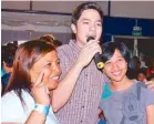  ??  ?? Alden Richards gets mobbed by fellow
Kapuso during his performanc­e