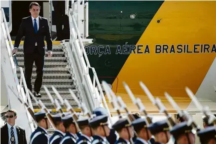  ?? Martin Bernetti/AFP ?? O presidente Jair Bolsonaro chega para cúpula e bilateral em Santiago, no Chile