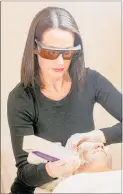  ?? PHOTO: PAUL TAYLOR ?? Kate Lewis from My Beauty Fix Medispa in Ahuriri, Napier, uses the laser.