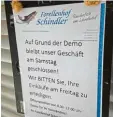  ??  ?? Auch dieses hatte zu. Geschäft am Stadtmarkt