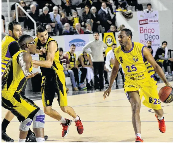  ??  ?? Le GAB doit en premier lieu faire le plein de points au cours des cinq gros matches à domicile, à fournir d’ici la fin du championna­t. Première échéance pour Moses Mubarak et ses partenaire­s, samedi devant Toulouse.