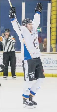  ?? PICTURES: TOM SCOTT ?? Leigh Jamieson celebrates scoring the Phantoms winner against Swindon.