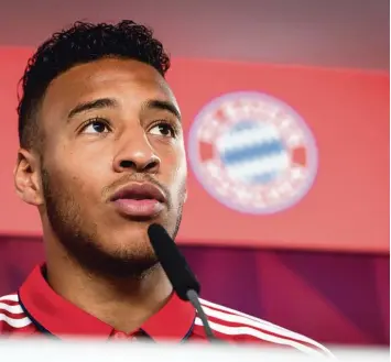  ?? Foto: dpa ?? Der Neue stellt sich vor: Corentin Tolisso spricht bei der gestrigen Pressekonf­erenz des FC Bayern München.