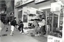  ?? MIKE SLAUGHTER/TORONTO STAR ?? More than 100 stores were looted and damaged during the six-hour melee.