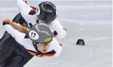  ?? FOTO: DPA ?? Shorttrack-Talente Anna Seidel (vorne) und Bianca Walter.