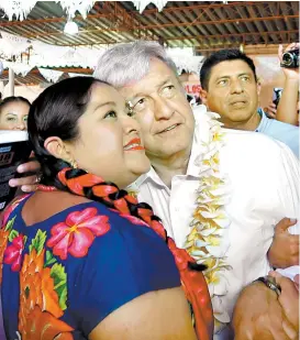  ??  ?? El presidente de Morena inició una gira de cuatro días por Oaxaca.