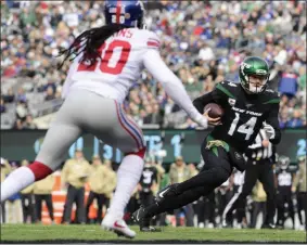  ?? STEVEN RYAN - THE ASSOCIATED PRESS ?? New York Jets quarterbac­k Sam Darnold (14) runs past New York Giants’ Janoris Jenkins (20) for a touchdown during the first half of an NFL football game Sunday, Nov. 10, 2019, in East Rutherford, N.J.