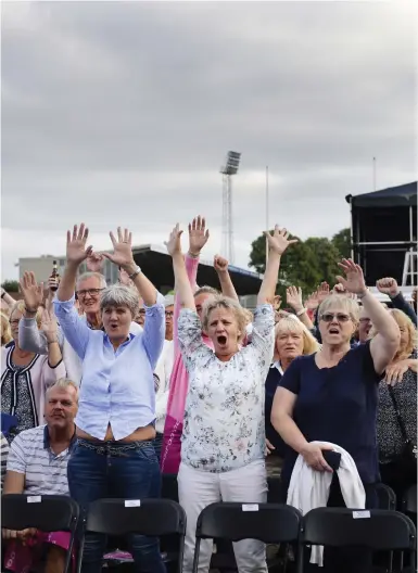  ?? Bild: LINA SALOMONSSO­N ?? PUBLIKMAGN­ET. Över 4000 biljetter hade sålts till Diggiloo på Örjans vall. Besökarna bjöds på en helkväll med Sveriges artistelit.