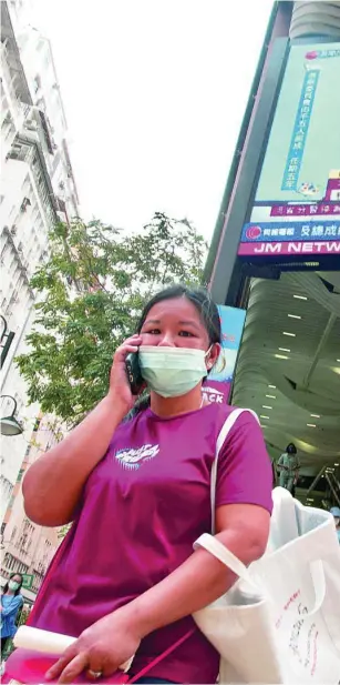  ??  ?? Retransmis­ión de la rueda de prensa de la jefa del Gobierno de Hong Kong, Carrie Lam, ayer