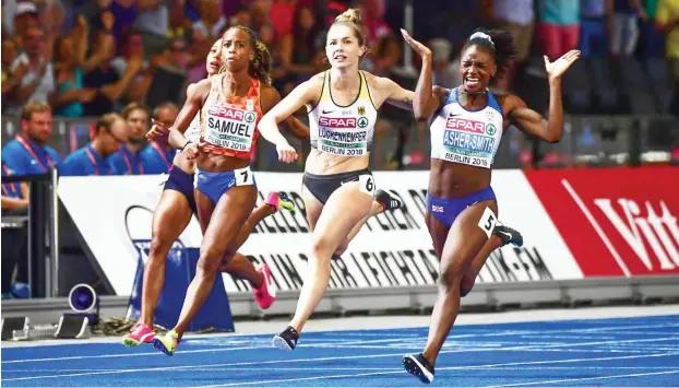  ?? Foto: imago/Jan Huebner ?? Die Britin Dina Asher-Smith (r.) gewinnt das 100-Meter-Finale vor Gina Lückenkemp­er (2.v.r.). Die Aufmerksam­keit im Stadion gehört danach trotzdem nur der Deutschen.