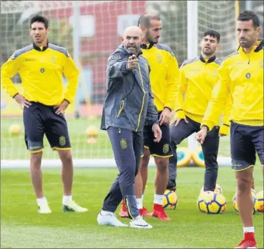  ??  ?? CENTRADOS. Jémez y los suyos, centrados solo en el Villarreal.