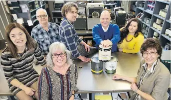  ?? WAYNE CUDDINGTON ?? Members of the Randall’s Decor team, front row from left: Cindy Desjardins, Lynne Hornbrook, Jo-Ann Ouellette. Back row from left: Murray Dean, general manager Lee Martin, Gord Lee and Sarah Kitney.