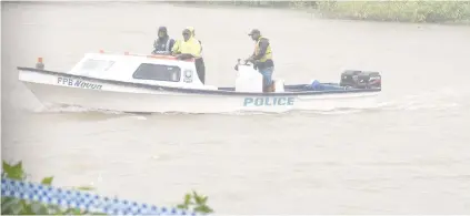  ?? Photo: Paulini Ratulailai ?? The Police Special Response Unit diving team were unable to conduct their operation because of bad weather.