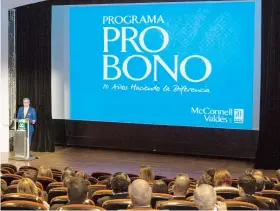  ??  ?? Arturo García-Solá, director general de McConnell Valdés, dijo que el Programa Pro Bono beneficia a institucio­nes sin fines de lucro.