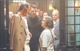  ??  ?? Jeff Goldblum, Zachary Quinto y Jodie Foster en una escena de la película “Hotel de criminales”, de Drew Pearce.