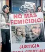  ??  ?? Protesta. Familiares y amigas rechazaron el crimen de Palacio.