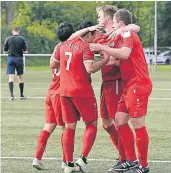  ?? FOTO: JÖRG KNAPPE ?? Im Spiel gegen Kalkum konnten die Amerner nicht nur drei Tore bejubeln, sondern danach auch noch den Klassenver­bleib.