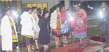 ?? ?? His Majesty King Mswati III greeting Emakhosika­ti upon his arrival at KM III Internatio­nal Airport on Monday evening.