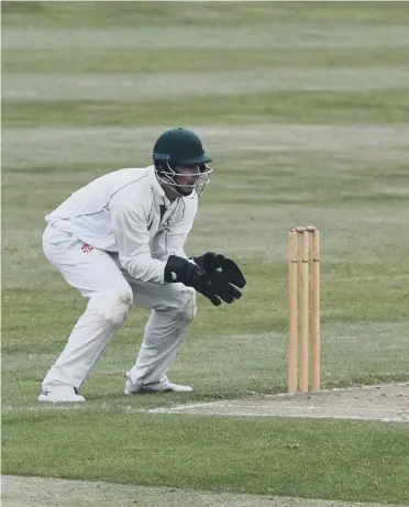  ??  ?? Hordens Lewis Broom hits a six off the bowling of Kavindu Kulasekara.