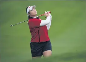  ??  ?? Ariya Jutanugarn hits a wedge shot on her way to 65.