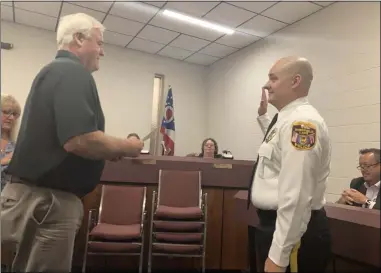  ?? KEVIN MARTIN — THE MORNING JOURNAL ?? Sheffield Lake Mayor Dennis Bring administer­s the oath of office to new Sheffield Lake Police Chief Andrew Kory on Sept. 14 in council chambers.