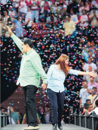  ?? EFE ?? Caracas. Candidato à reeleição, Maduro participa de ato com a primeira-dama Cilia Flores