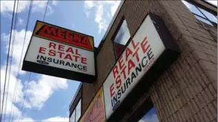  ?? TEVIAH MORO, THE HAMILTON SPECTATOR ?? Megna Real Estate, on Barton Street East, was the firm behind the conversion of 2411 New St. from apartments into condos in the late 1990s.