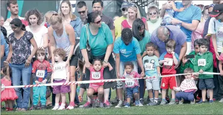  ?? PICTURES: JASON BOUD ?? HEY, BABY: The 56m Nappy Dash for tots took place at UCT yesterday ahead of the Two Oceans Marathon today.