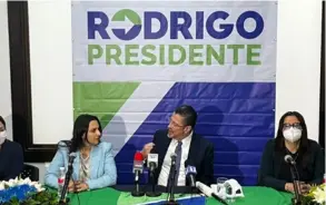  ?? JUAN dIEGo CÓrdobA ?? La excandidat­a Natalia Díaz (izquierda) será la jefa del equipo de transición de la campaña de Rodrigo Chaves.