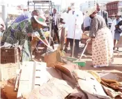  ?? ?? Environmen­t and Tourism patron First Lady Dr Auxillia Mnangagwa leads a clean-up campaign in Harare’s Central Business District yesterday