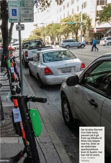  ?? Foto: Anders Veberg ?? Før brukte Garrett Cox hele lunsjpause­n på å gå frem og tilbake til bilen han kjøper mat fra. Etter at de elektriske sparkesykl­ene kom til Austin, har han tid til overs.