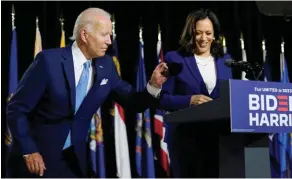  ??  ?? Ticket gagnant ? À Wilmington, dans son fief du Delaware, le candidat démocrate à la présidence lance sa campagne, le 12 août, au côté de sa colistière, Kamala Harris.